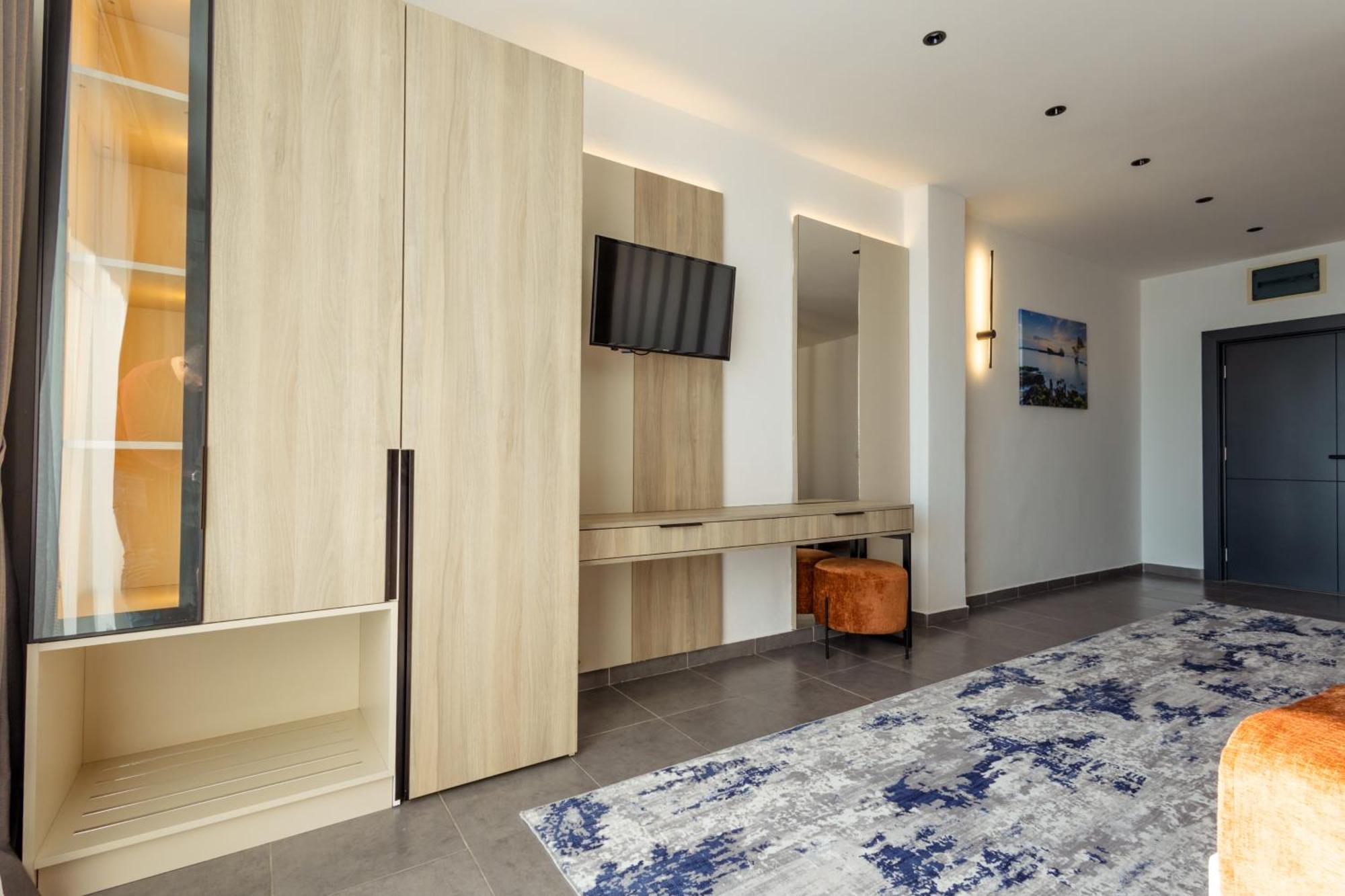 Continental Hotel Улцинь Экстерьер фото