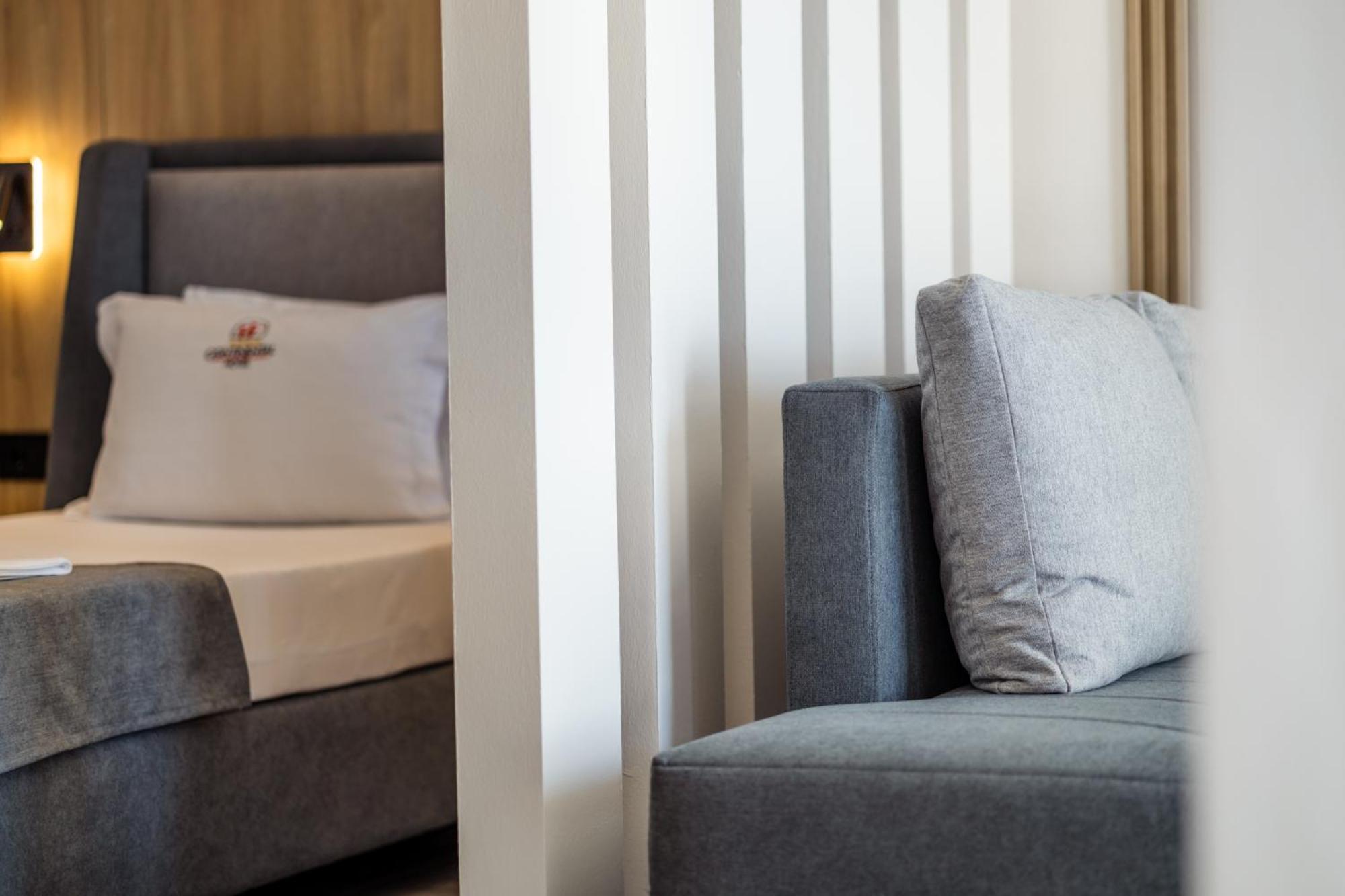 Continental Hotel Улцинь Экстерьер фото
