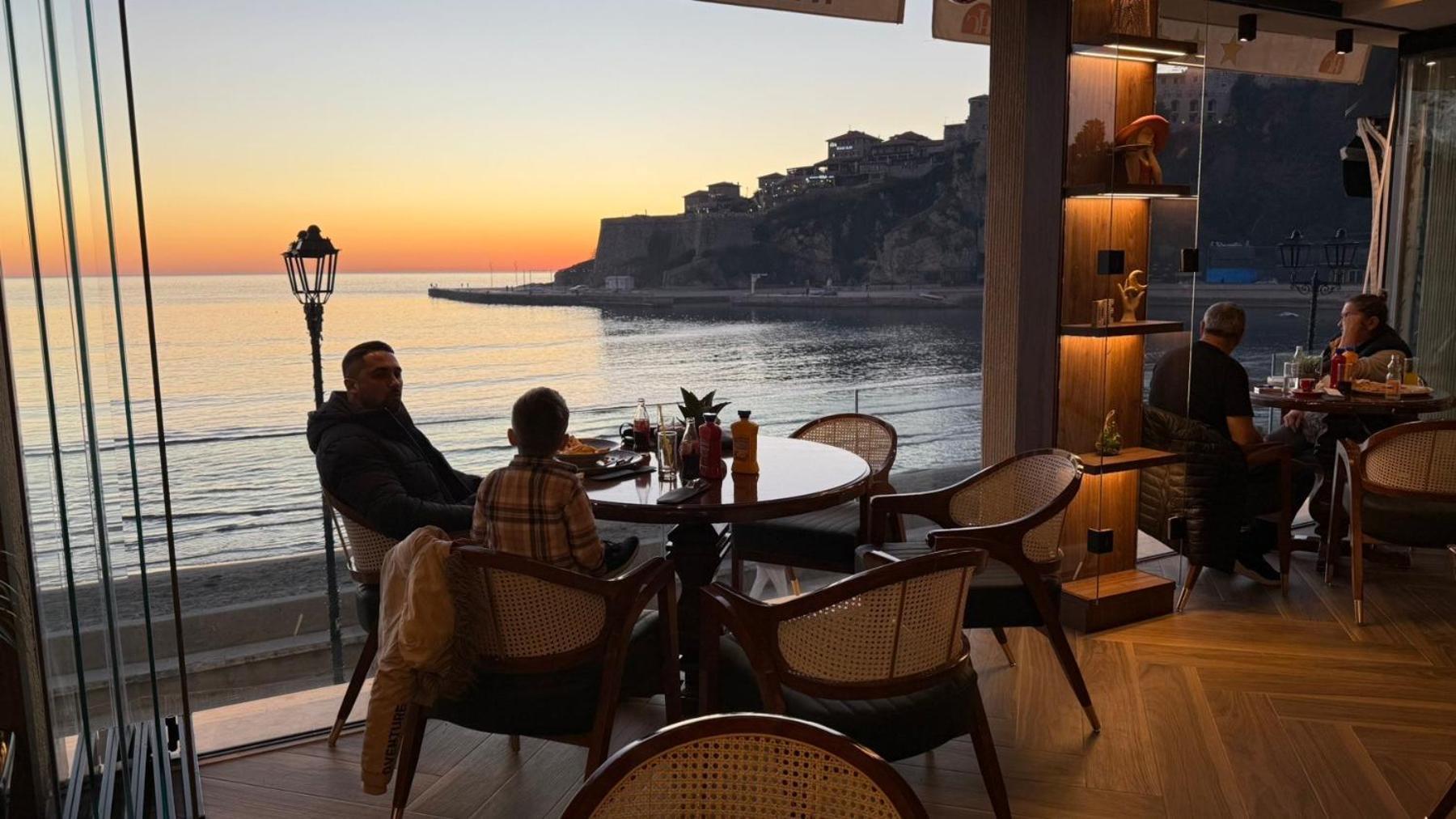 Continental Hotel Улцинь Экстерьер фото